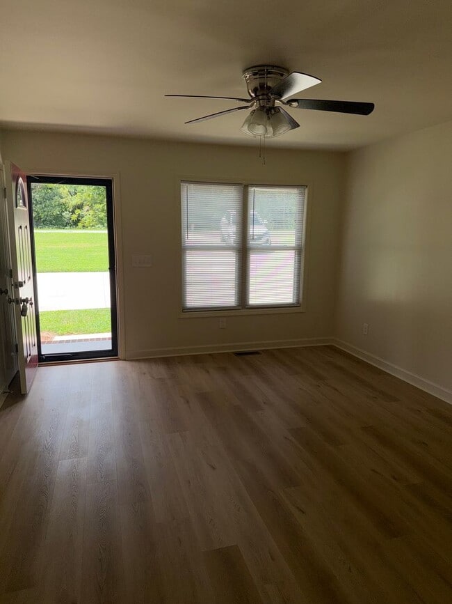 Photo - 1289 Janice Rd