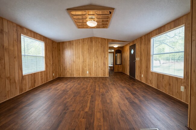 1037 Pecan Valley Rd