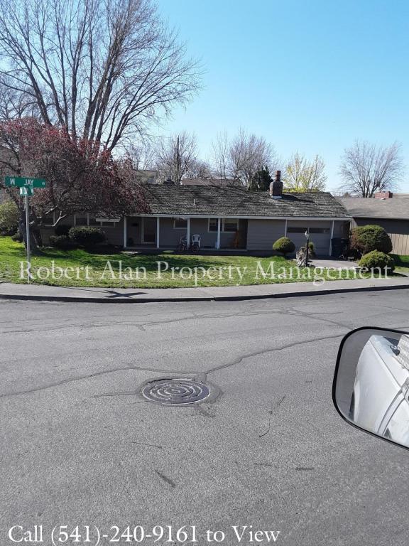 Building Photo - 3302 SW Jay Ave