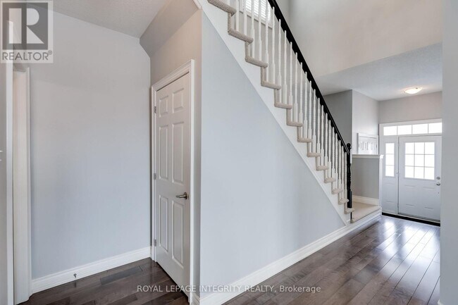 Photo - 432 Tillsonburg St