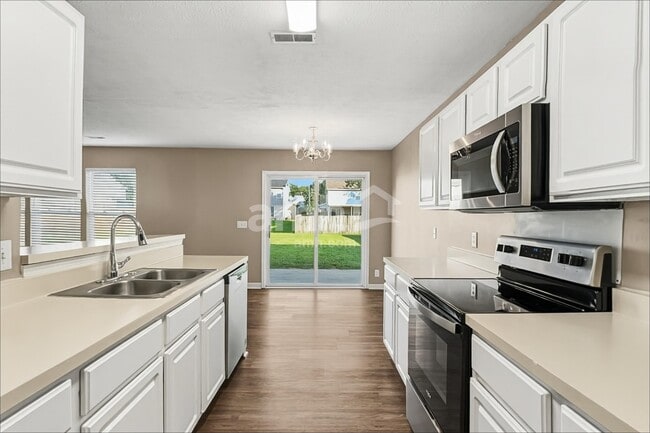 4060 Longfellow Dr