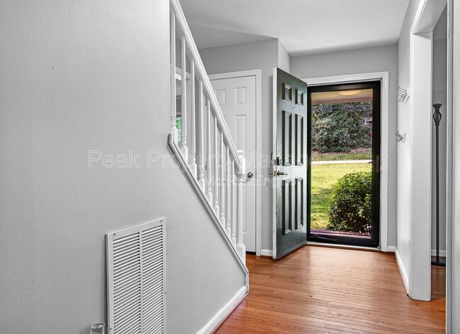 Photo - 2353 Shoreham Dr