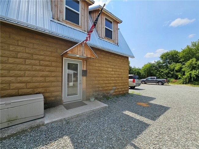 Building Photo - 207 East Ave Rental