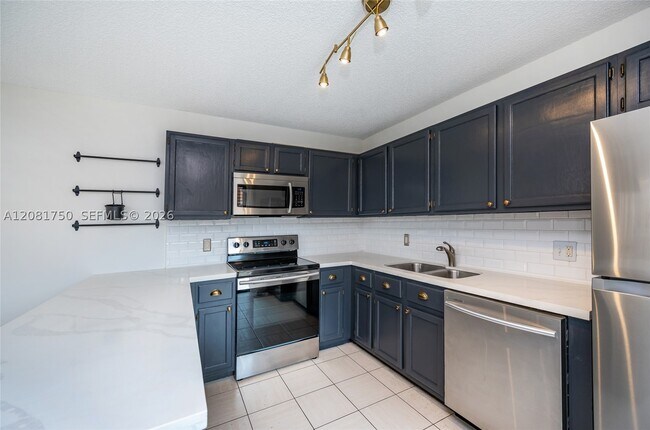 2536 Camelot Ct