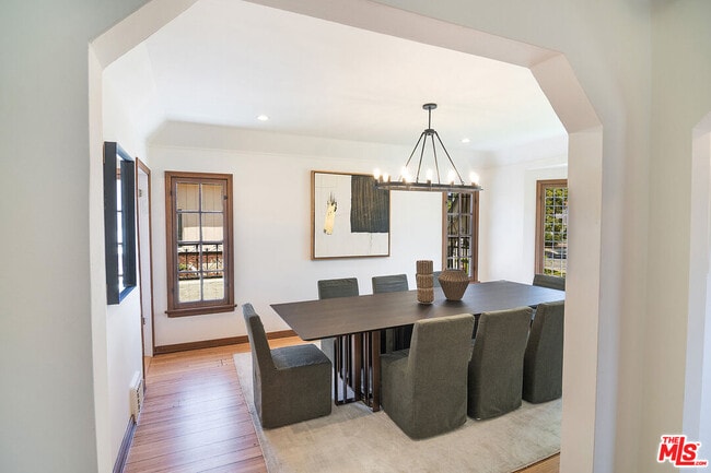 Photo - 137 N Poinsettia Pl