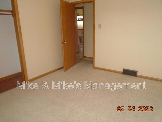 Photo - 2551 S 68th St