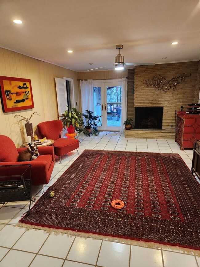 Building Photo - Charming 3BR Mid Century Modern House in A...