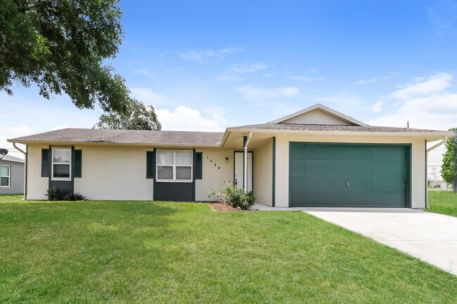 Photo - 1562 SW Calmar Ave
