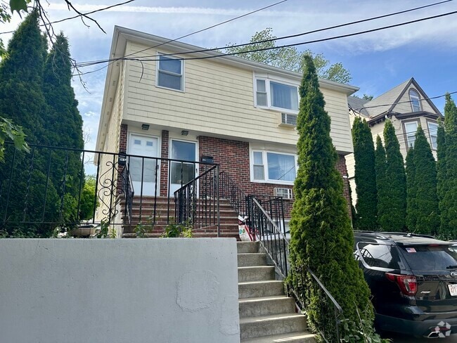 Building Photo - 34 Olcott St Unit A Rental
