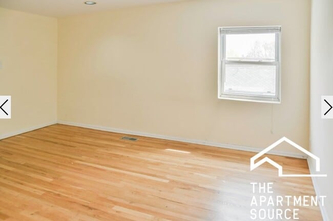 Building Photo - 2318 N Southport Ave