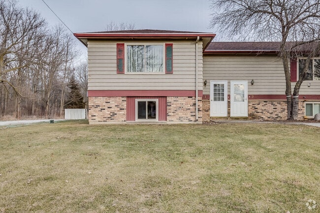 Building Photo - 720 Lakeview Dr Rental
