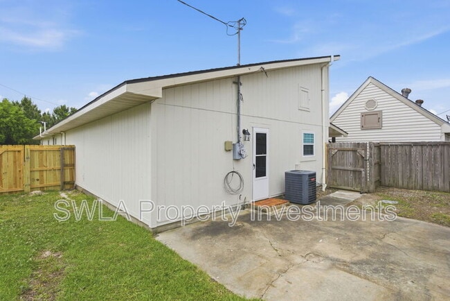 Photo - 7647A Ling Rd