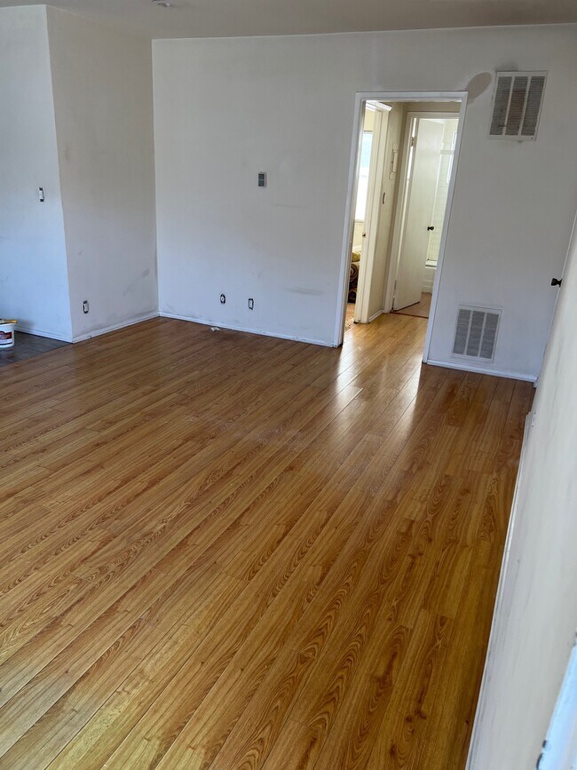 Photo - 143 S St Andrews Pl