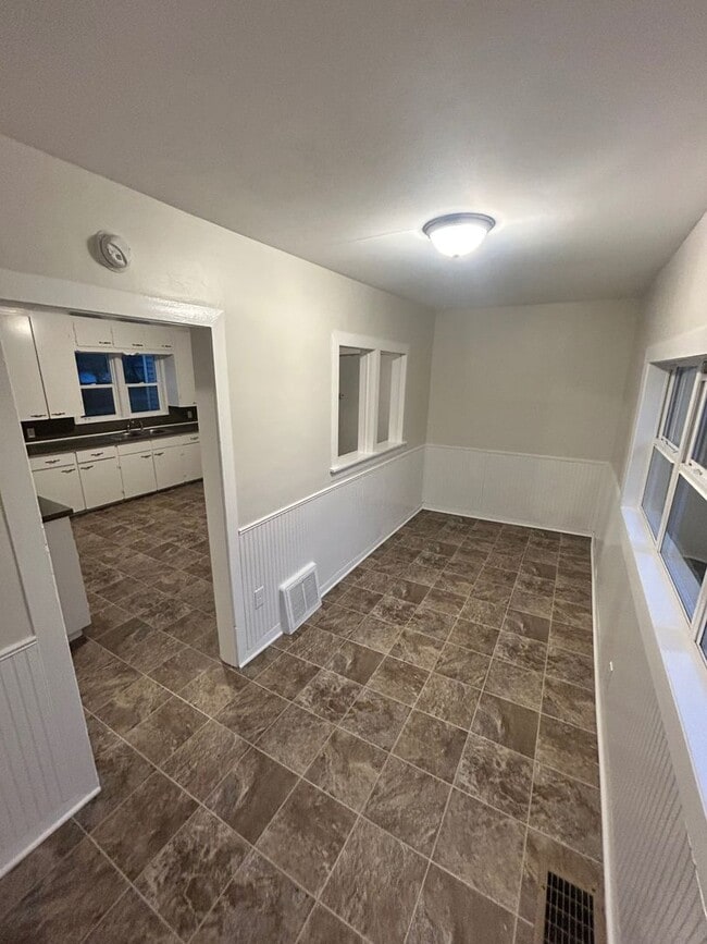 Photo - 270 W Pine St NE