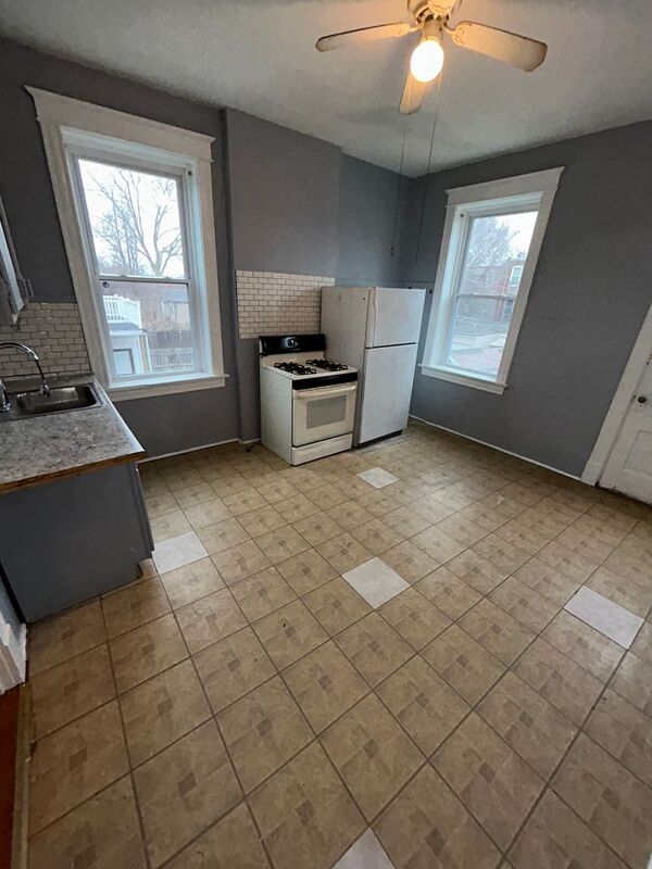 Photo - 3437-342F Alberta St