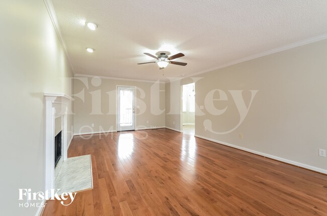 104 Ashford Ln