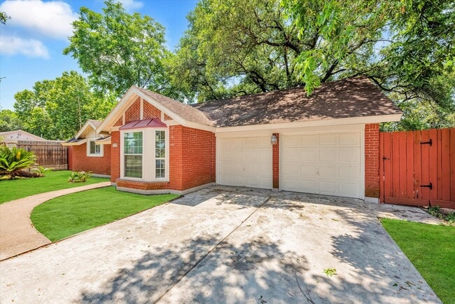 Photo - 7119 Bellaire Blvd