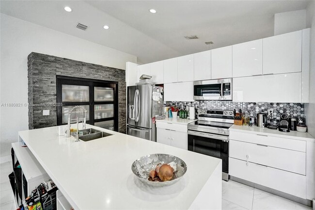 Photo - 4955 SW 33rd Ave