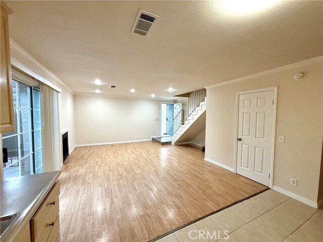 Photo - 6439 Woodman Ave Unidad 1