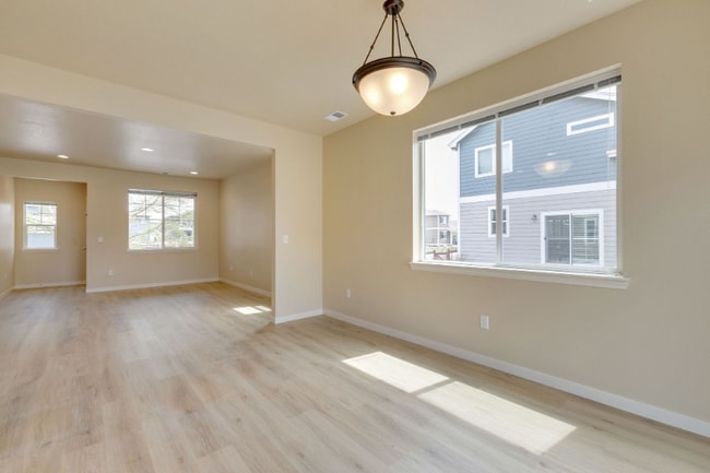 Photo - 409 Toronto St