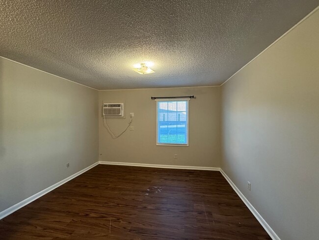 Photo - 1665 N Webb St Unidad Apt: H