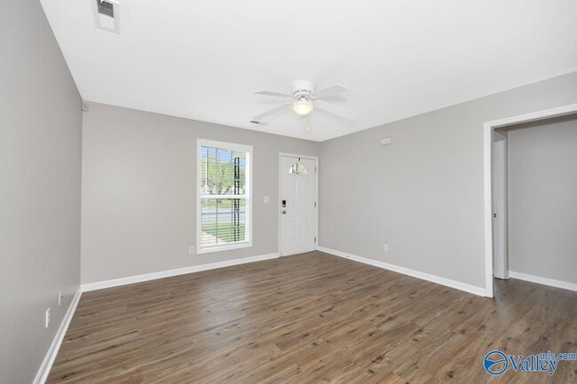 Photo - 800 Linwood Dr NW