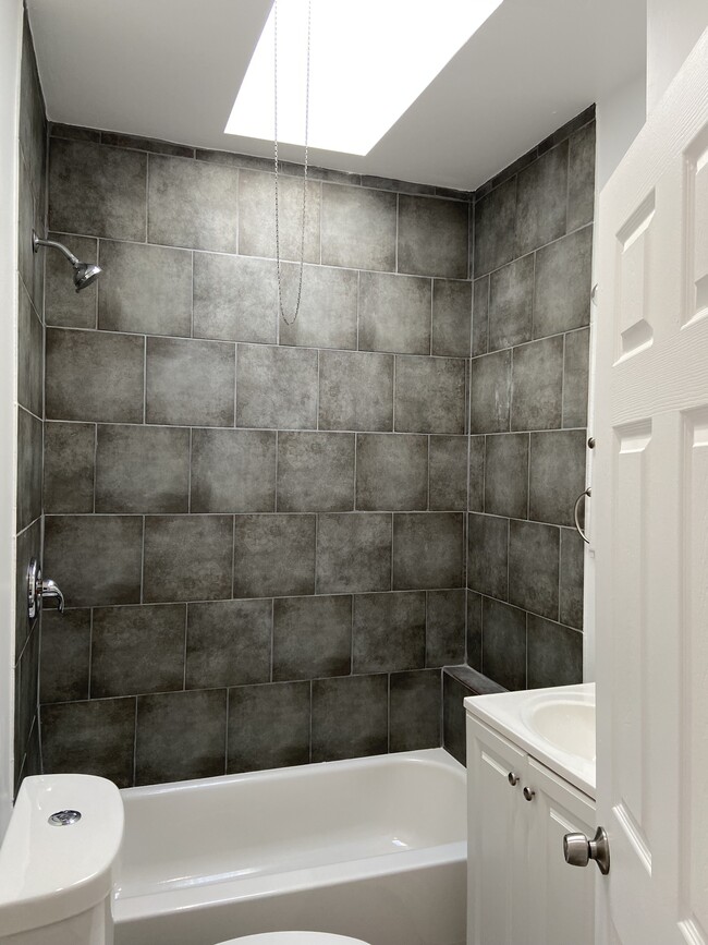 Photo - 549 S Salford St