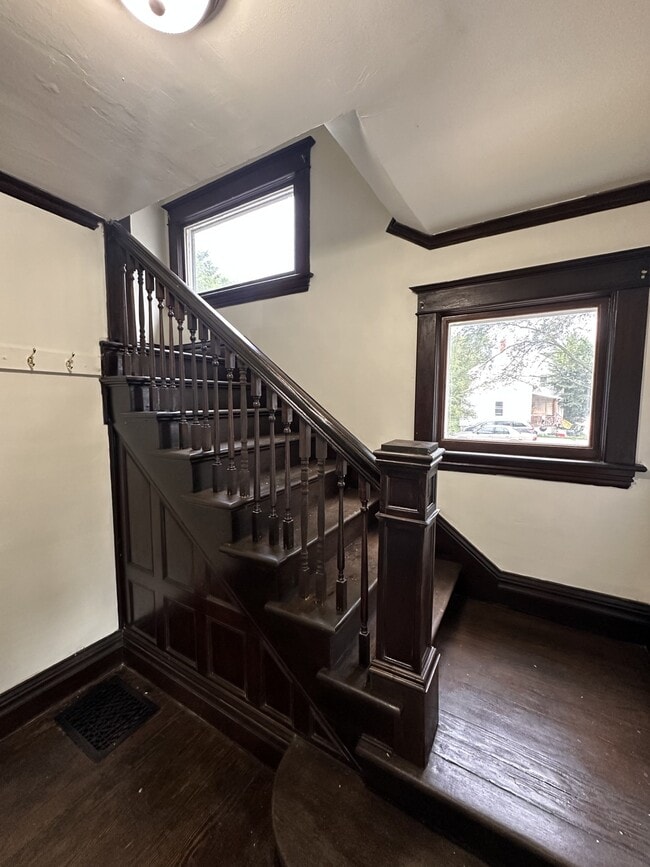 Photo - 910 S Main St