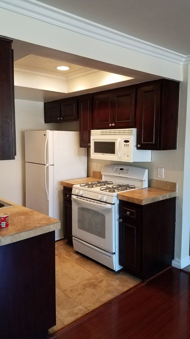 1st floor - Kitchen - 14727 Magnolia Blvd