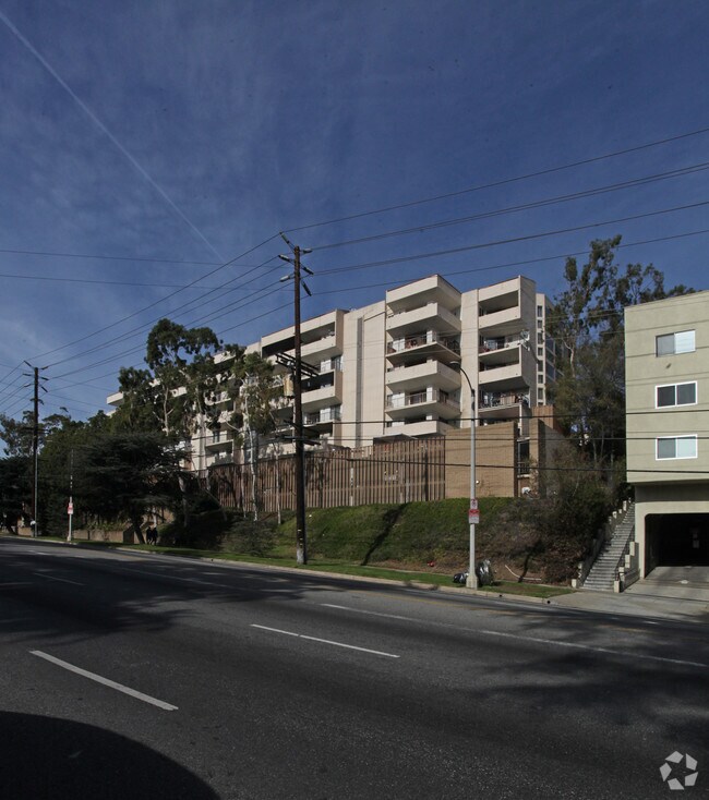 3949 Los Feliz Blvd