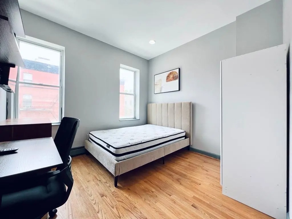 Photo - Furnished room/NOT APARTMENT Unit 3FL