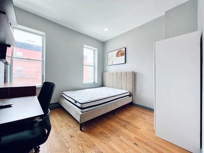 Photo - Furnished room/NOT APARTMENT Unit 3FL