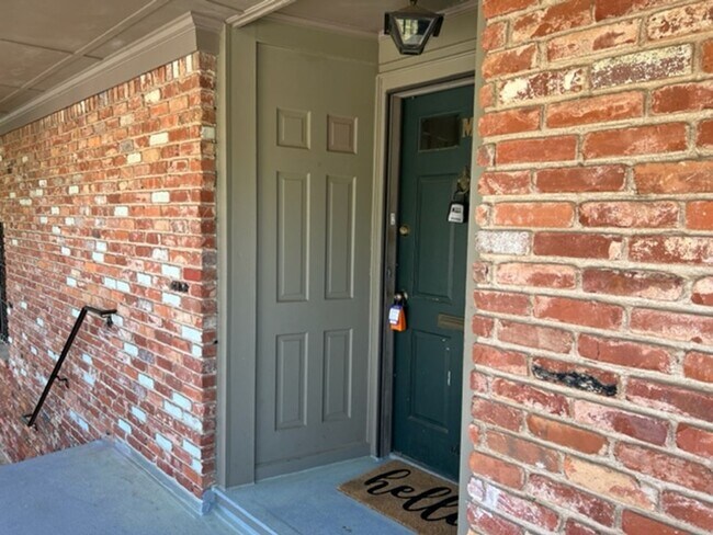 Photo - 3097 Colonial Way