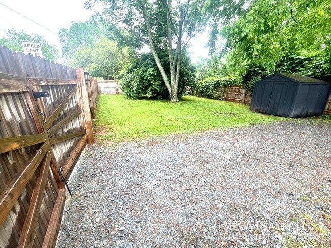 Photo - 320 Skyland Ave