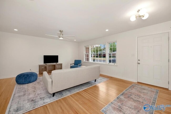 Photo - 1610 Chapman Ave NE