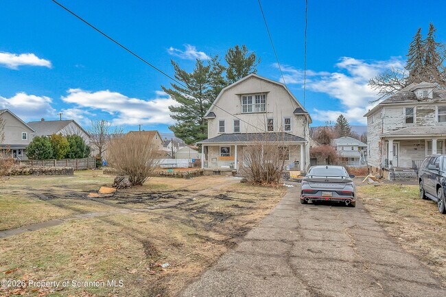 Building Photo - 1315-1319 Wyoming Ave