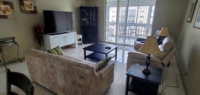 Photo - 901 NE 14th Ave Unit 607