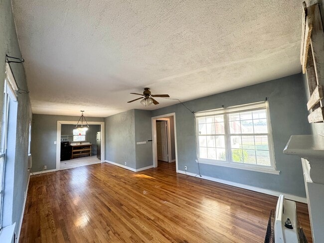 Photo - 1820 Kell W Blvd