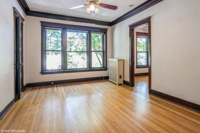 Photo - 3708 N Racine Ave Unidad 2