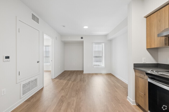 1BR, 1BA - 531SF - Living Room