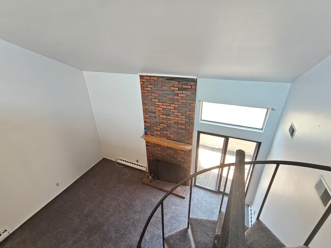 Photo - 906 Bromley Estate