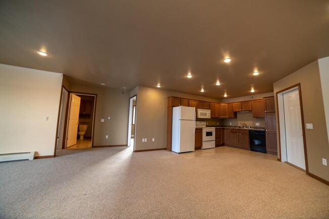 Building Photo - 830 E Elm Dr