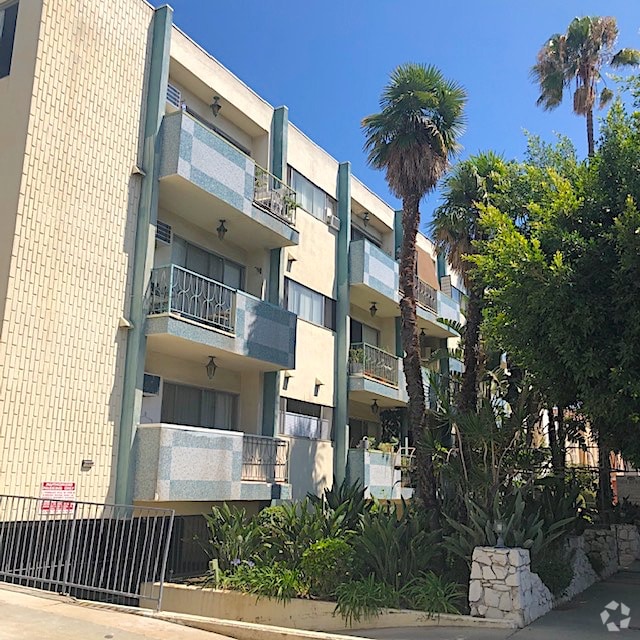 Building Photo - 428 Hayworth Ave Unit 109 Rental