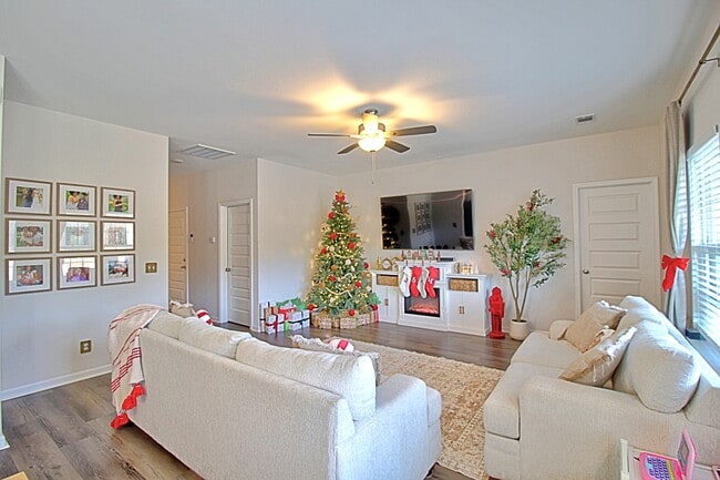 Photo - 1560 Arnall Dr