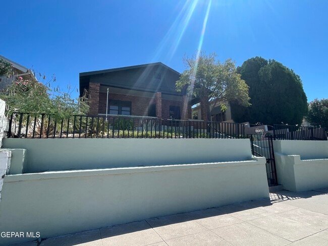 Photo - 1518 Lawton Dr