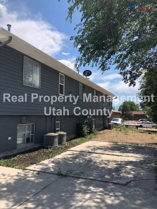 1052 Ellen Cir