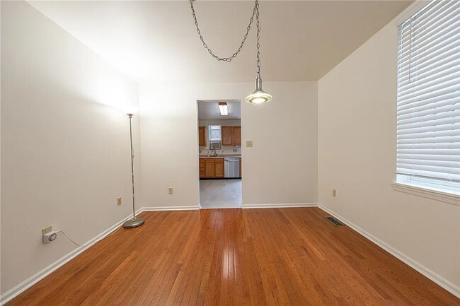 Photo - 114 Miltenberger St