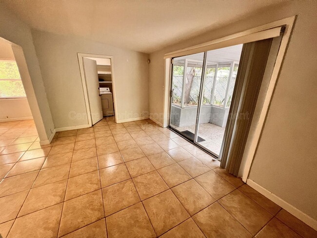 Photo - 253 Ashwood Dr