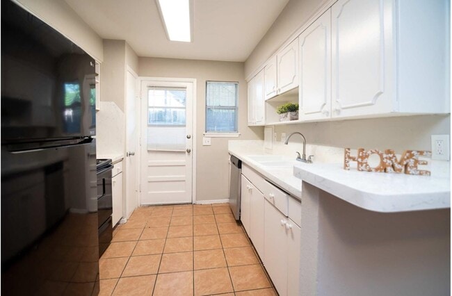 Building Photo - 6311 Fondren Rd Unit B Rental