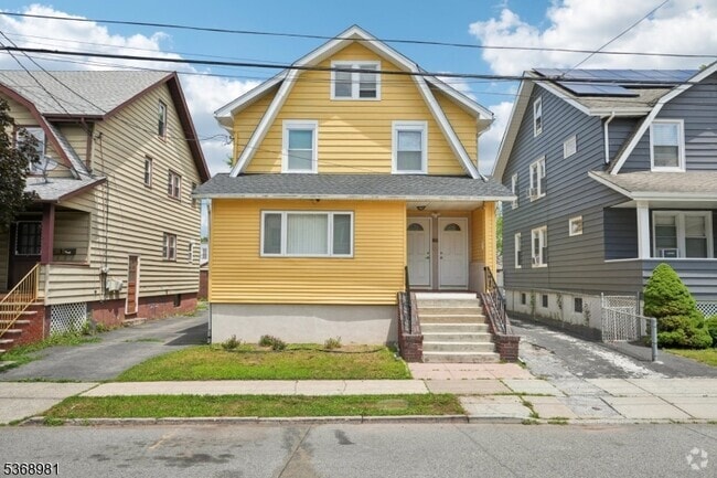 Building Photo - 411 Post Ave Unit 1 Rental